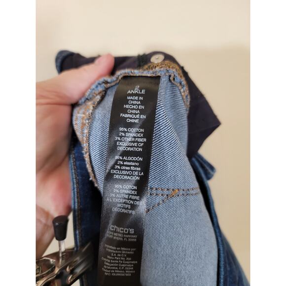 Chico's The So Slimming Girlfriend Ankle Cuffed Motifs Jeans Blue Size 2/Large - Picture 6 of 9